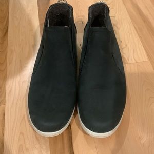 Olukai waterproof sneaker boots - black